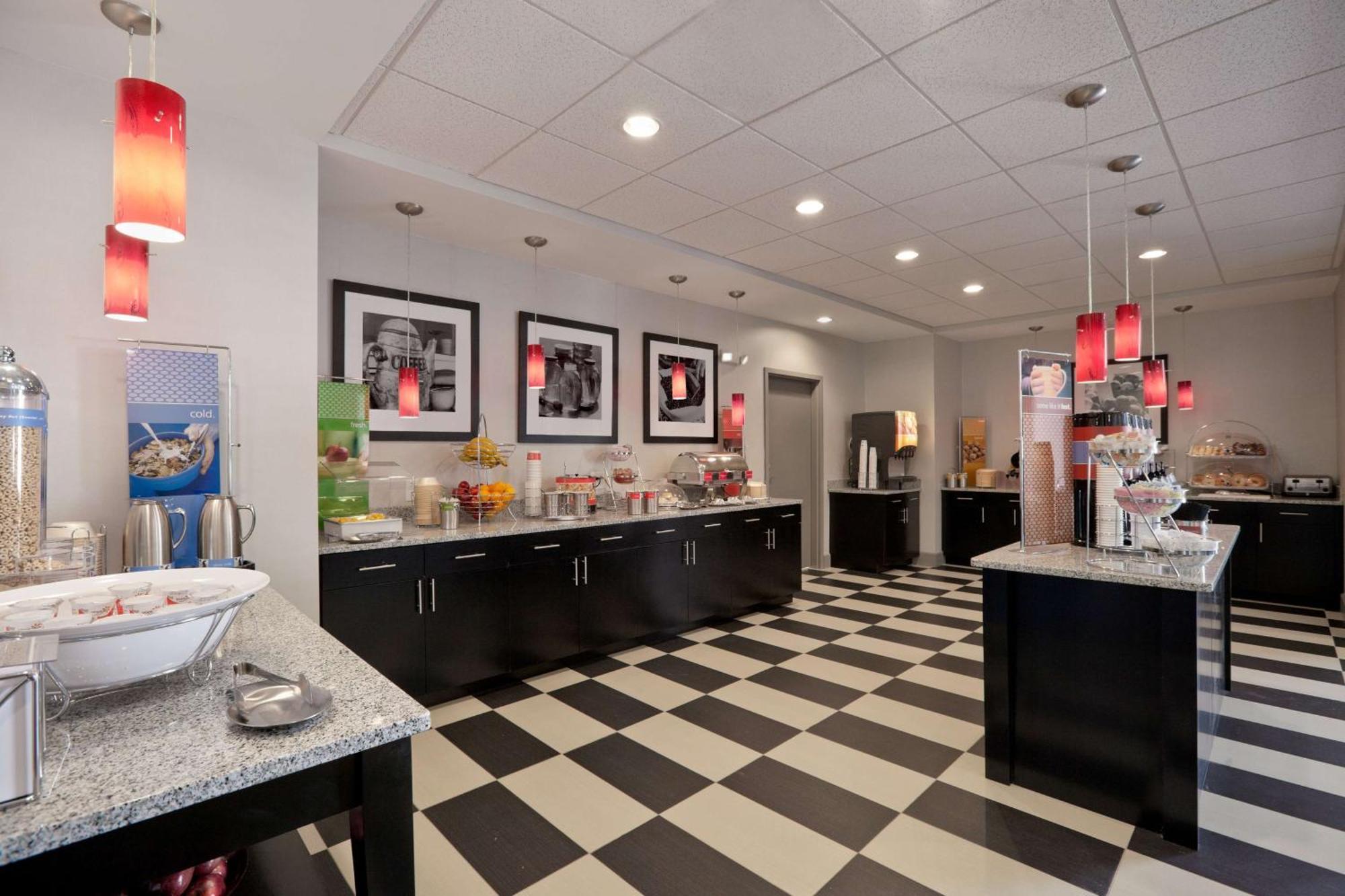 Hampton Inn And Suites Roanoke Airport/Valley View Mall Exteriör bild