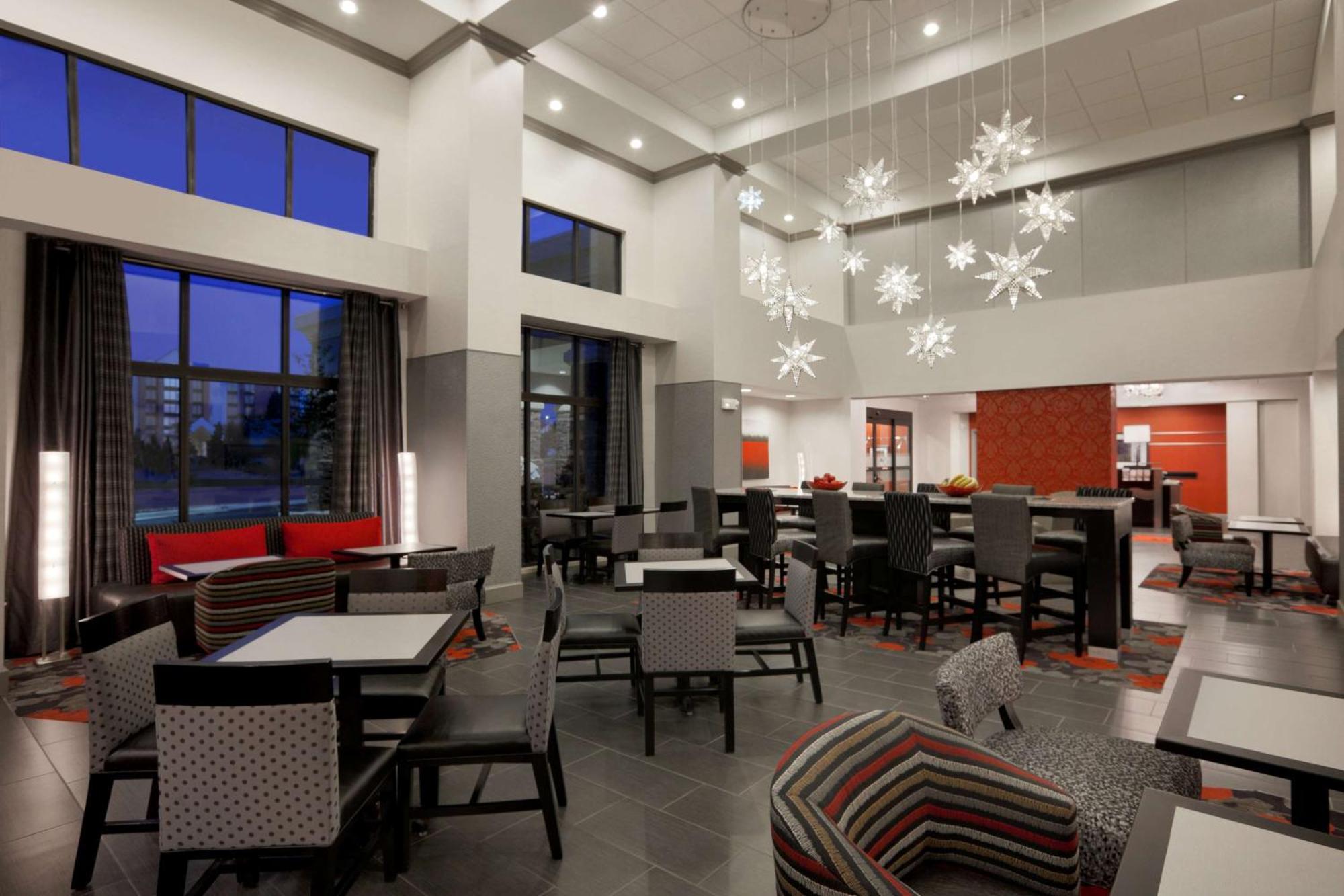 Hampton Inn And Suites Roanoke Airport/Valley View Mall Exteriör bild